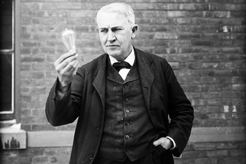 Томас Эдисон и лампы Эдисона