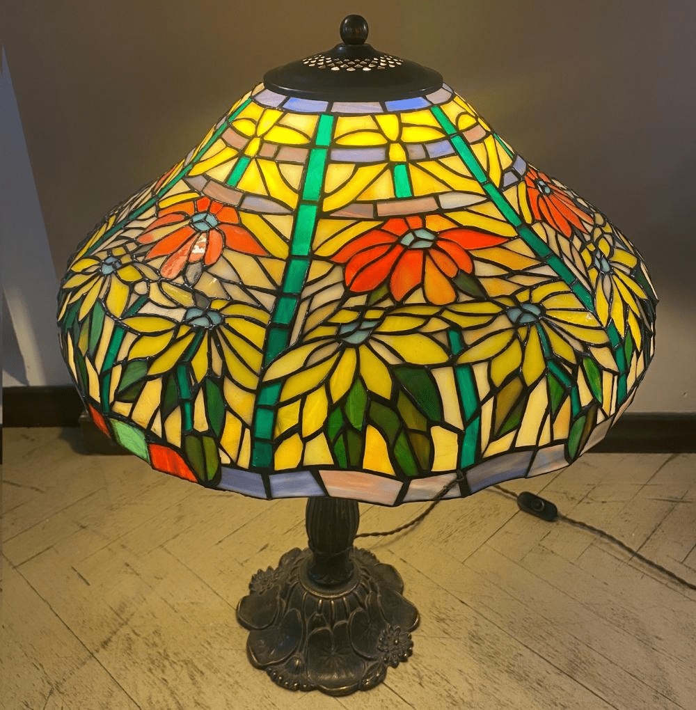 Настольная лампа в стиле тиффани