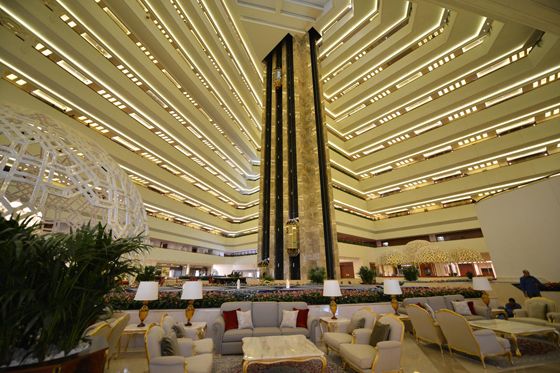 Sheraton Hotel в Доха, освещение Linea Light
